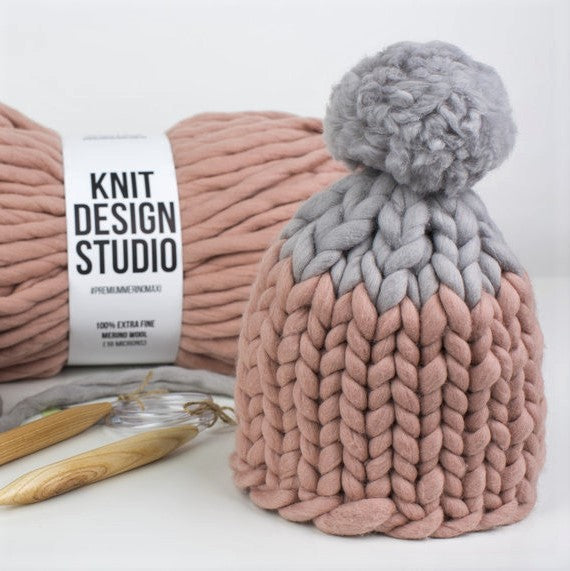 Two-colored winter beanie with pompom - Knitting Kit