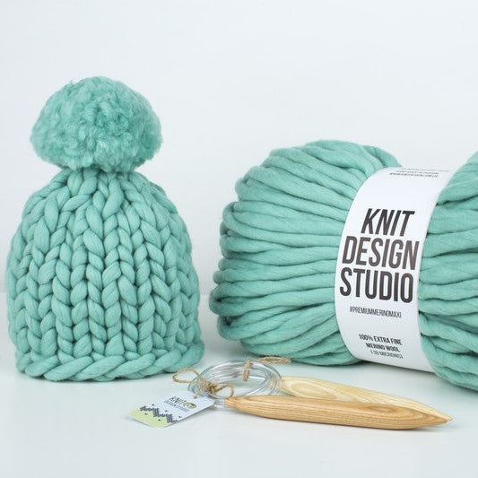 Merino wool beanie with pompom - Knitting Kit