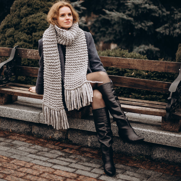 Fringed scarf grey
