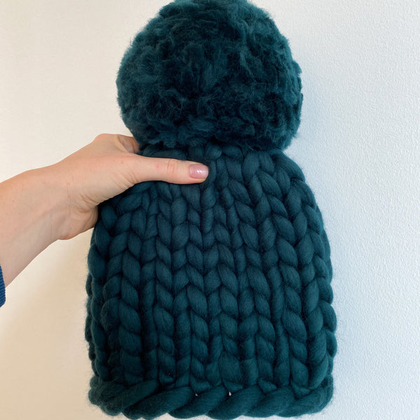 Men's merino beanie with pompom