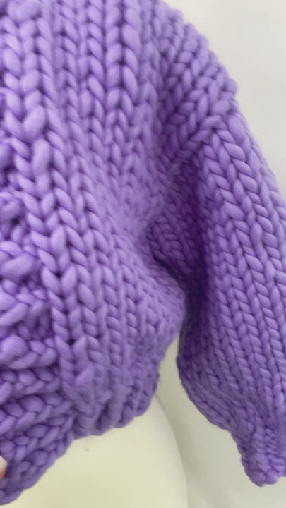Chunky short cardigan back view with cropped fit video