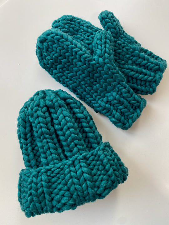 Green chunky beanie and mittens handmade from merino wool