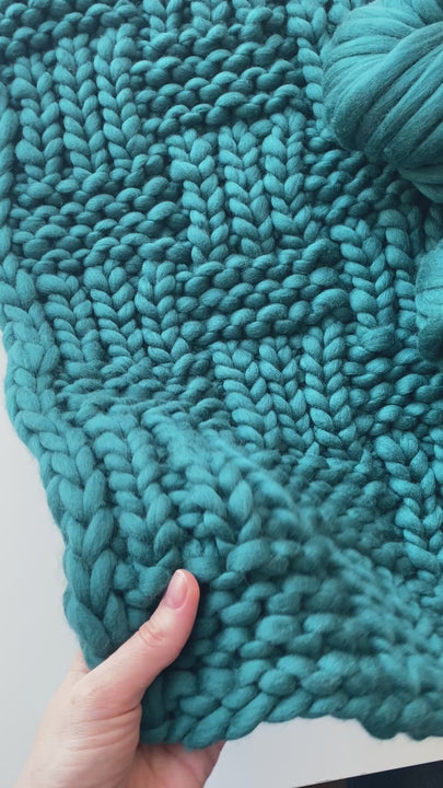 Chunky knit baby blanket for car seat
