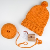 Slouchy pom pom beanie in orange - SAMPLE SALE 70% – Miniature 2