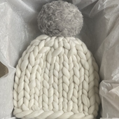 Two-colored Pom Pom Beanie - Knitting Kit – Miniature 4