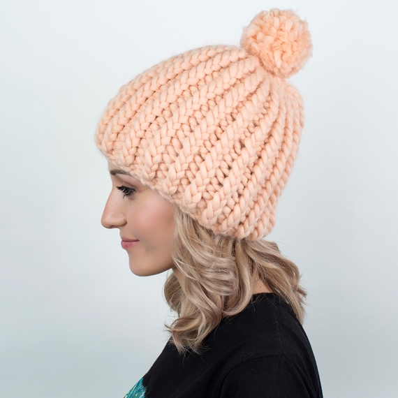 Ribbed beanie with pompom in salmon color - SAMPLE SALE 70% – Photo 1