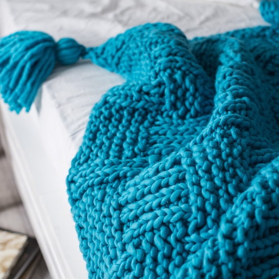 TASSEL Chunky Knit Blanket – Photo 1