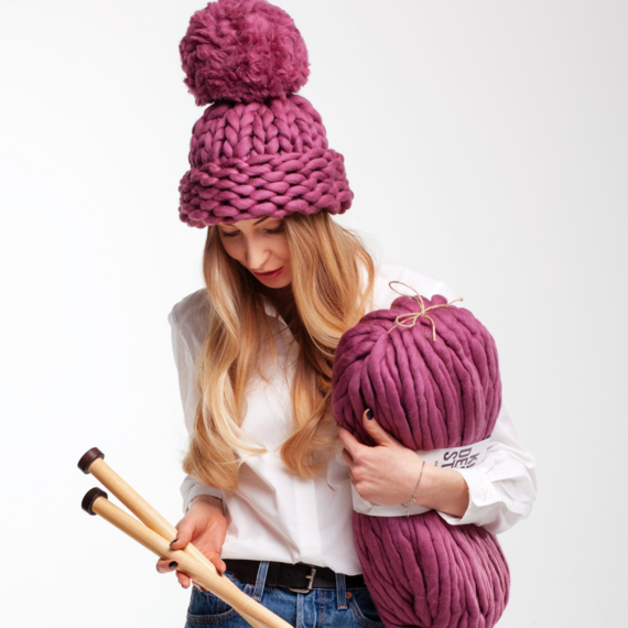 XXL Pom Pom Chunky Hat - Knitting Kit – Photo 1