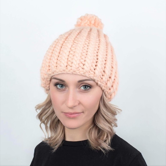 Ribbed beanie with pompom in salmon color - SAMPLE SALE 70% – Photo 2