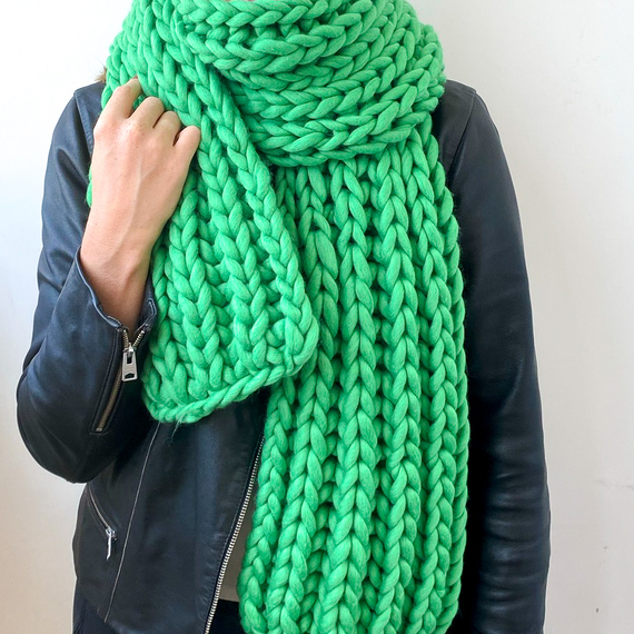 Chunky knit beanie and scarf set – Photo 9