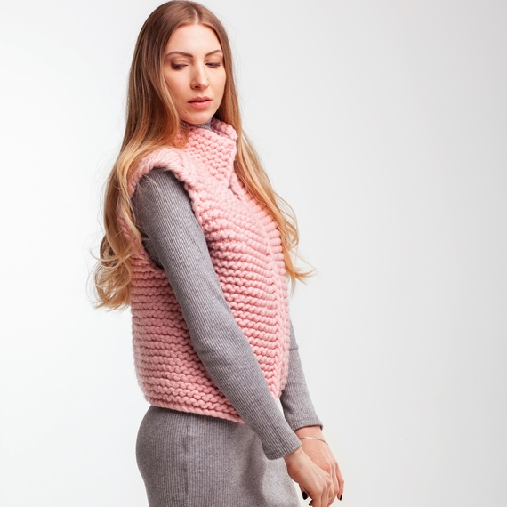 Open front knit vest in powder pink - SAMPLE SALE – Photo 3