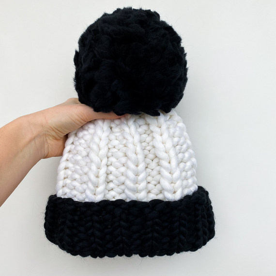 Color block ribbed beanie hat with a pompom – Photo 3