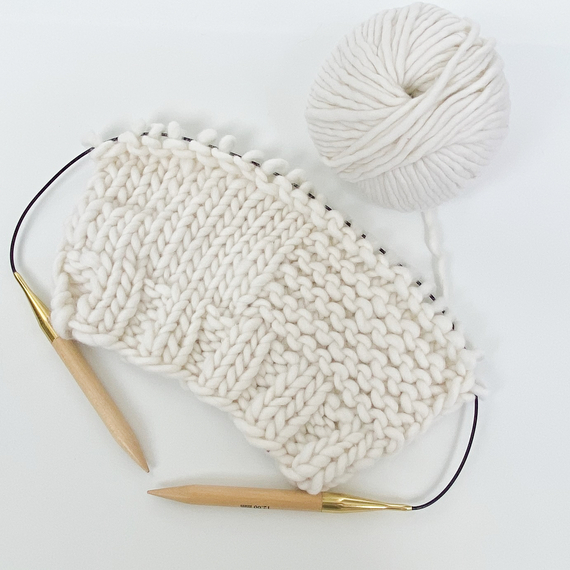 Super chunky yarn HELLO MERINO - 200g/80m  Knit Design Studio - Super chunky  yarns. Chunky knitted blankets. Chunky knitwear. Knitting Kits.